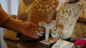 Gold Price Today: भारत में आज 24k सोने के कीमत 7314 रुपये प्रति ग्राम, जानिए अपने शहर के लेटेस्ट रेट