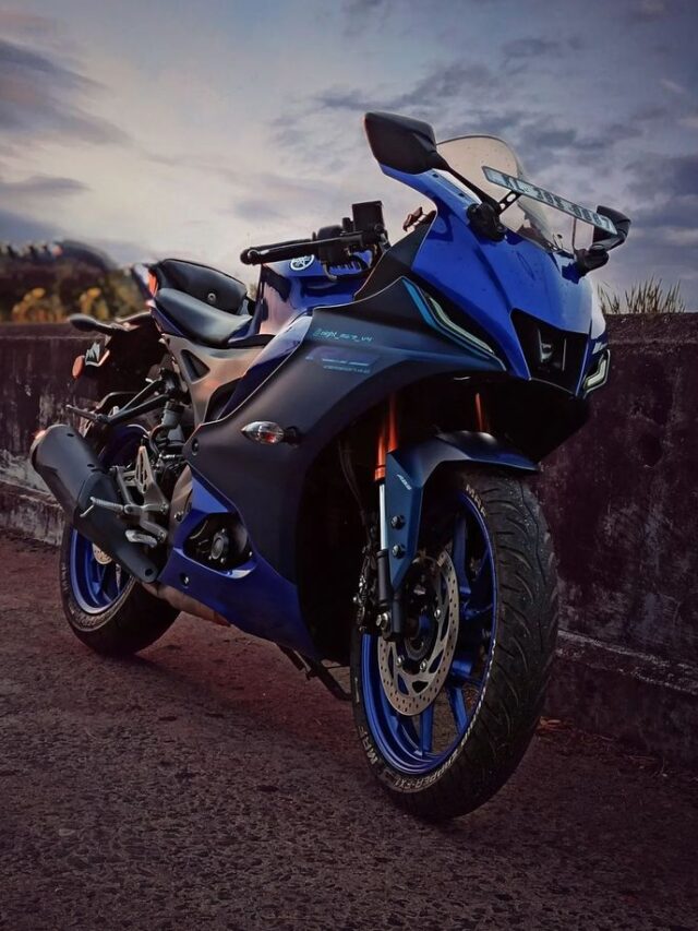 Yamaha R15 V4 (1)