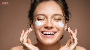 Skin Tips: सर्दियों में त्वचा को हाइड्रेट और मुलायम बनाए रखने के लिए नारियल के तेल का करे इस्तेमाल