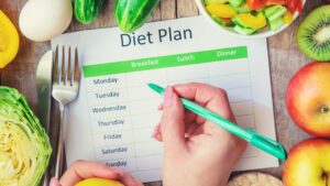 Diet Plan: वजन घटाने के लिए डाइट प्लान बनाते समय इन गलतियों रहे दूर, देखे