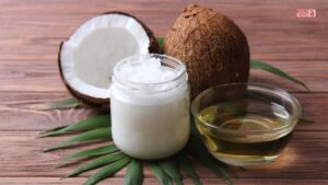 नारियल के तेल (Coconut Oil) से बनाएं अपने होंठों को खूबसूरत और गुलाबी, जानें इसे लगाने का सही तरीका