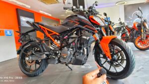 नए साल के मौके पर पहले से कम कीमत और आकर्षक Look के साथ घर लाएं KTM Duke 200 स्पोर्ट बाइक