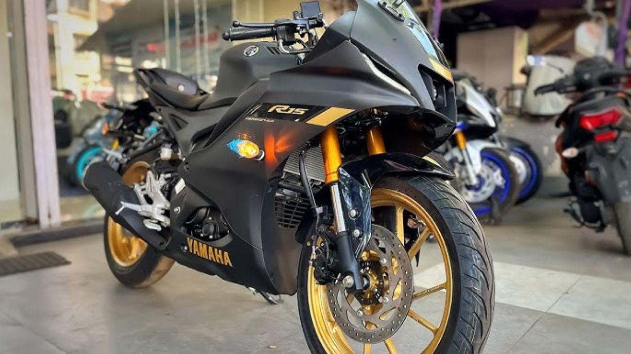 Yamaha R15 V4