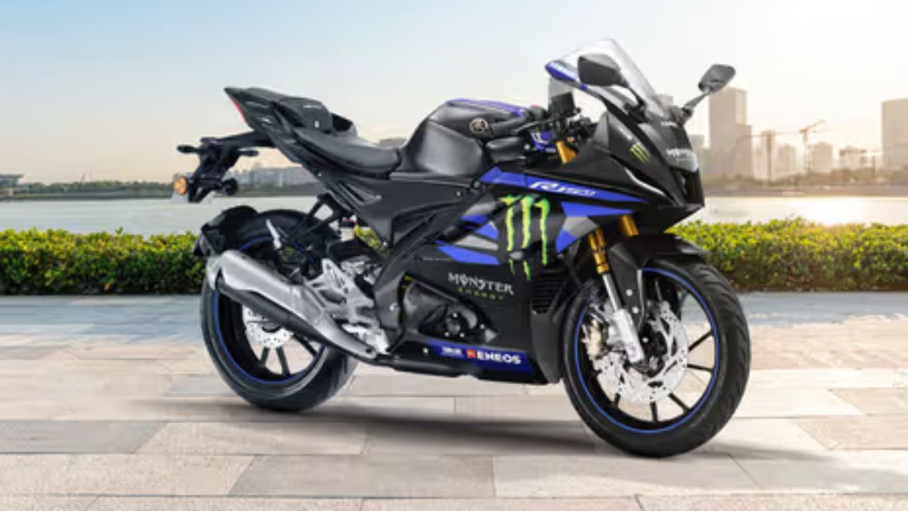 Yamaha R15 BS6