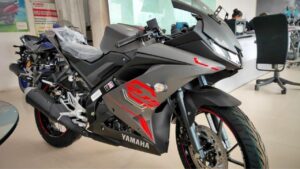 67km की ग़ज़ब माइलेज के साथ TVS का बैंड बजाने प्रीमियम फीचर्स मे आया Yamaha R15 BS6, देखे कीमत