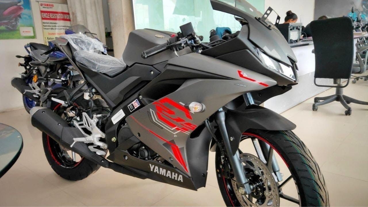 Yamaha R15 BS6