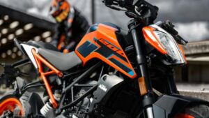 पहली नजर में ही लड़कियों को आएगा पसंद, आज ही खरीदें KTM Duke 125 बाइक