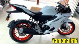 फीचर्स और लुक्स के मामले में सबको किया पीछे, सस्ते क़ीमत मे लॉन्च हुआ Yamaha R15