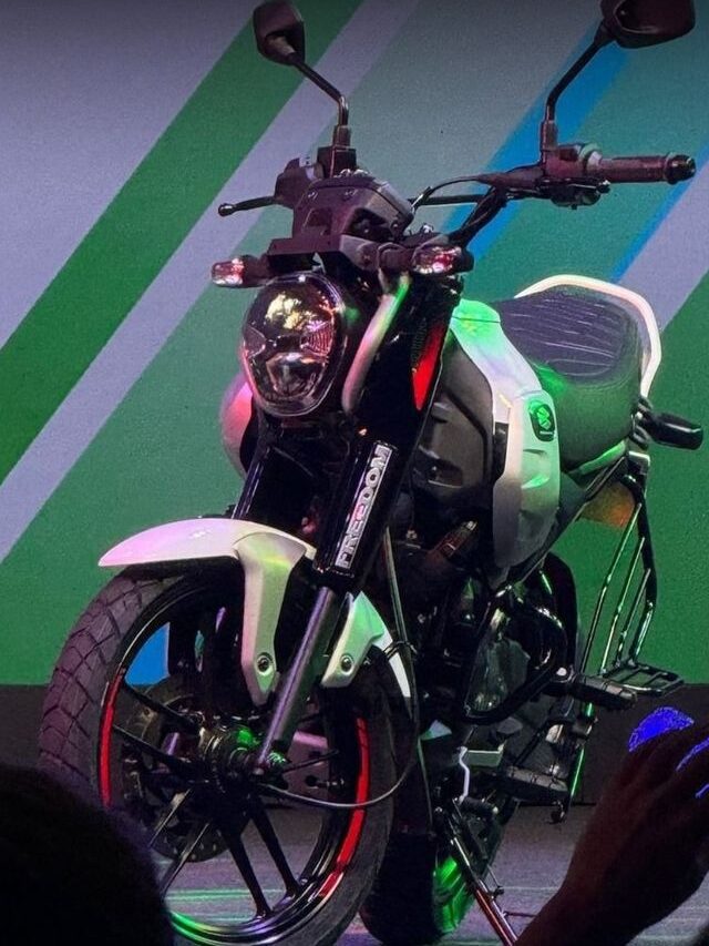 Bajaj Freedom 125, the world's first CNG bike 👉… (1)