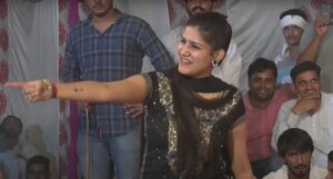 Sapna Chaudhary ने हवा कसूती स पर मचाया धमाल स्टेज पर झूम उठी पब्लिक