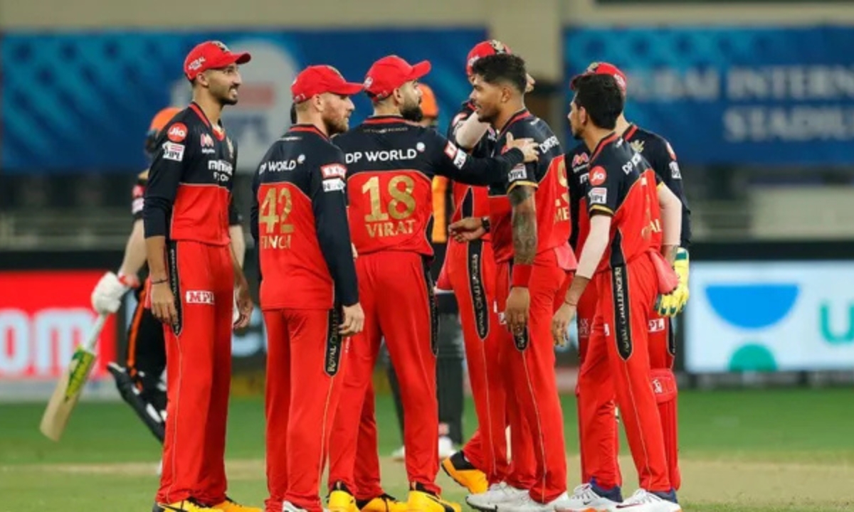 IPL 2025 RCB की ट्रॉफी उम्मीदों पर पूर्व CSK खिलाड़ी की मजेदार टिप्पणी