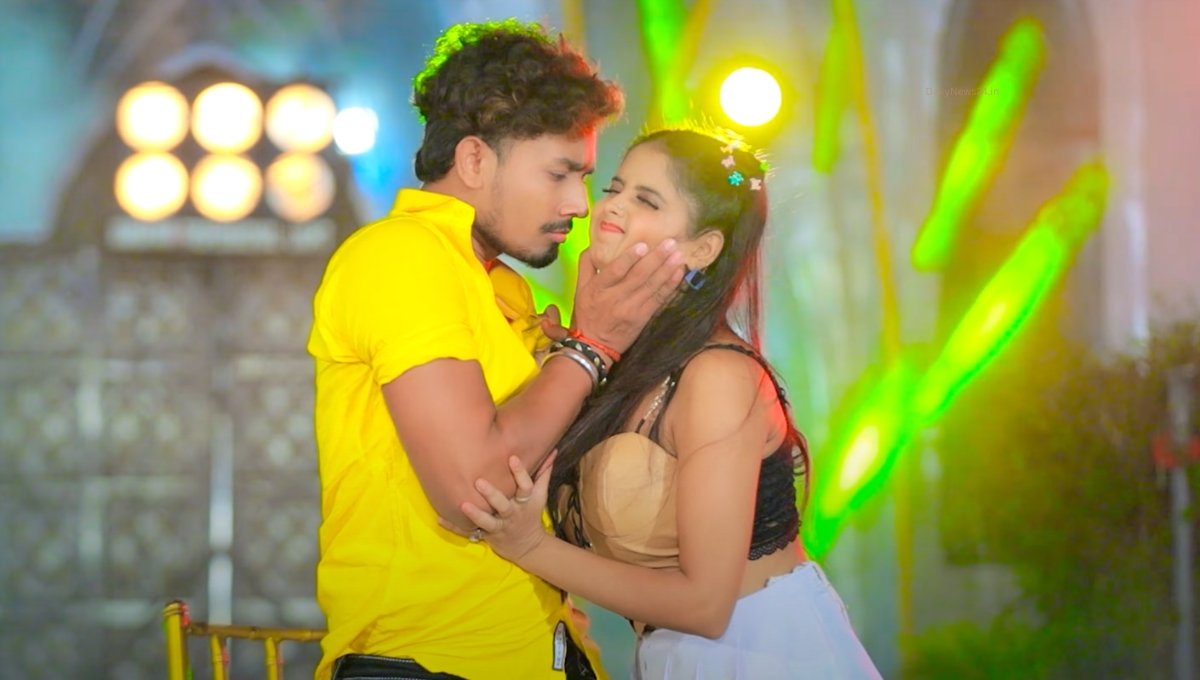 Bhojpuri Song: जब Raushan Rohi और Srishti Bharti ने गाया ‘12 बजे ले चलौ ब्लेंडर