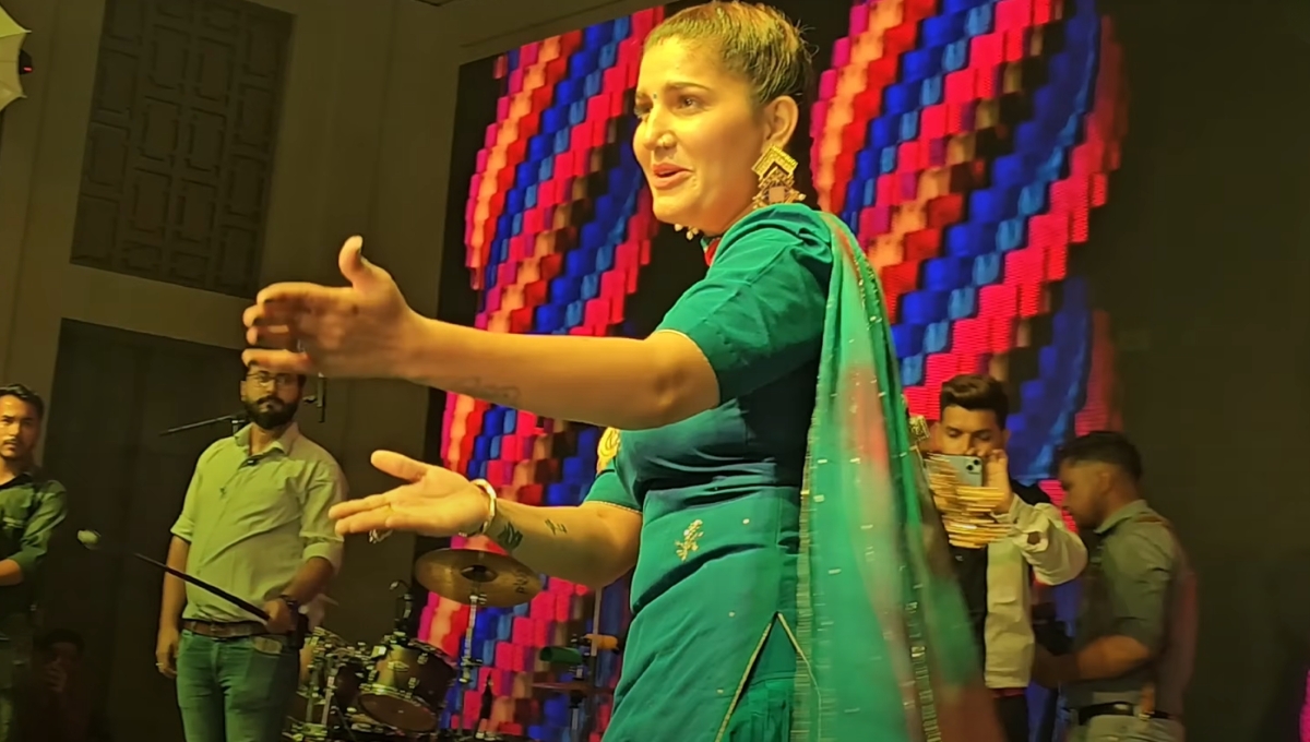 Haryanvi Song: Sapna Choudhary का दमदार डांस "घूम घूम" में हरियाणवी रंग की झलक