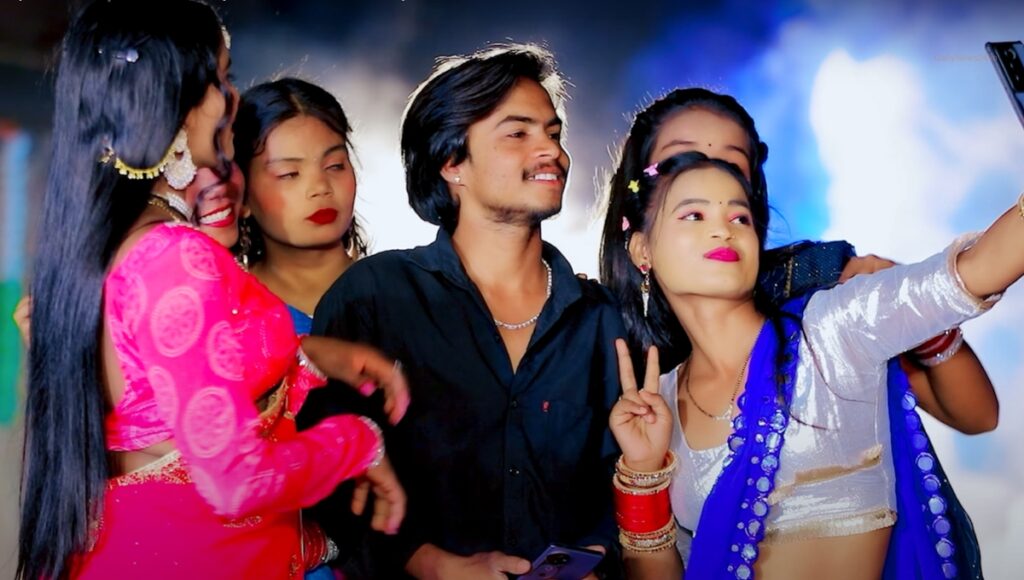 Bhojpuri Song: DP इंटरनेट पर करिश्मा कक्कड़ का नया भोजपुरी गीत जो दिलों में गूंजेगा