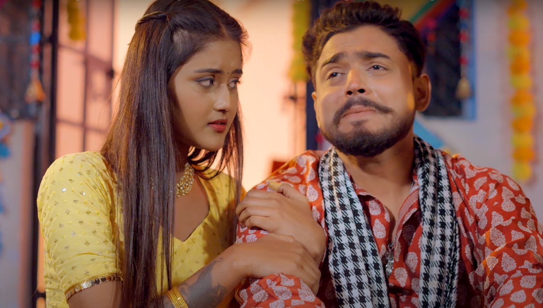 Bhojpuri Song: Diya Mukherjee और Shweta Sargam के साथ रोवता ईयरवा का जादू