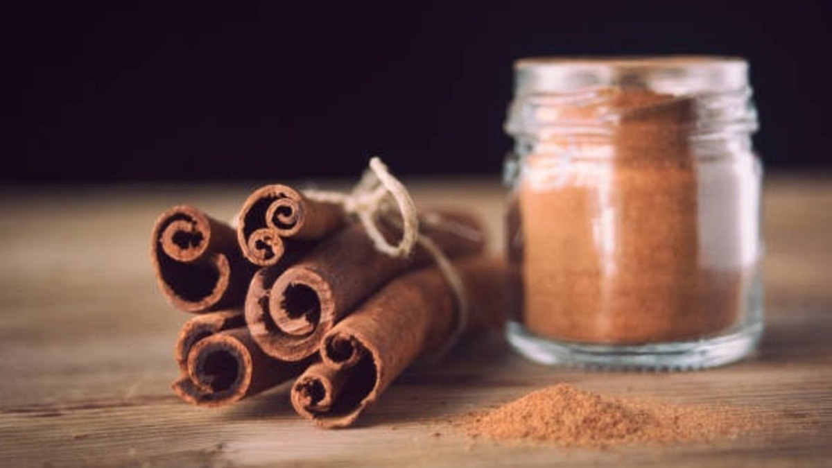 Cinnamon and bay leaf Face Mask 