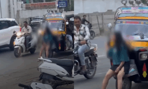 Bhopal Girl Viral video: भोपाल के नीलबड़ चौराहे पर ट्रैफिक जाम और भीड़ के बीच एक लड़की का जोरदार हंगामा करते हुए, पुलिस हस्तक्षेप का दृश्य।