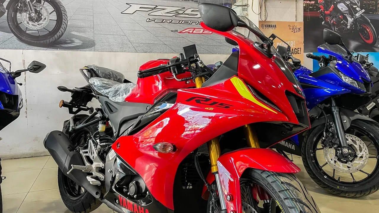 Yamaha R15 V4