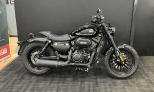Keeway V302C: फ्यूचरिस्टिक लुक और पावर का बादशाह, केवल ₹14,400 EMI पर