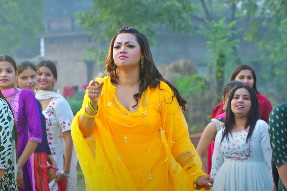 Bhojpuri Song: तोहरा चुम्मा में Dinesh Lal Yadav और Raksha Gupta की रोमांटिक केमिस्ट्री ने जीता दिल