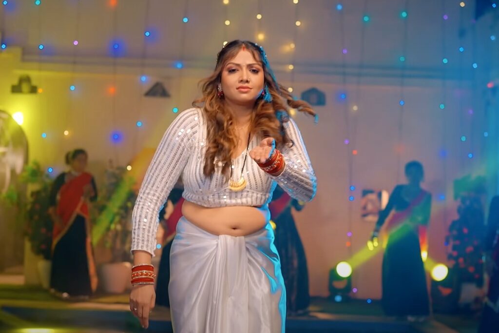 Bhojpuri Song: जब दिल बोले अरे माई Anu Dubey की आवाज़ में माँ की पुकार