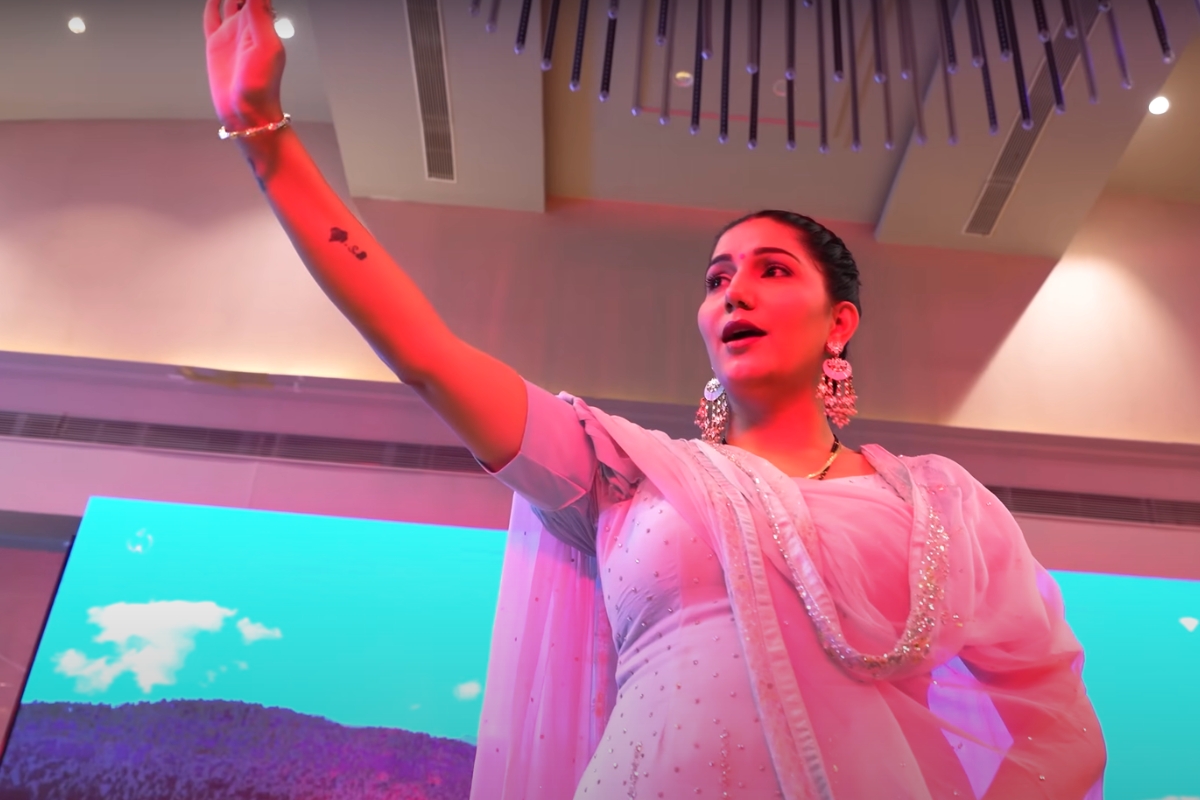 Haryanvi Song: Sapna Choudhary का धमाकेदार डांस 'सुरमा' में छाया हरियाणवी तड़का
