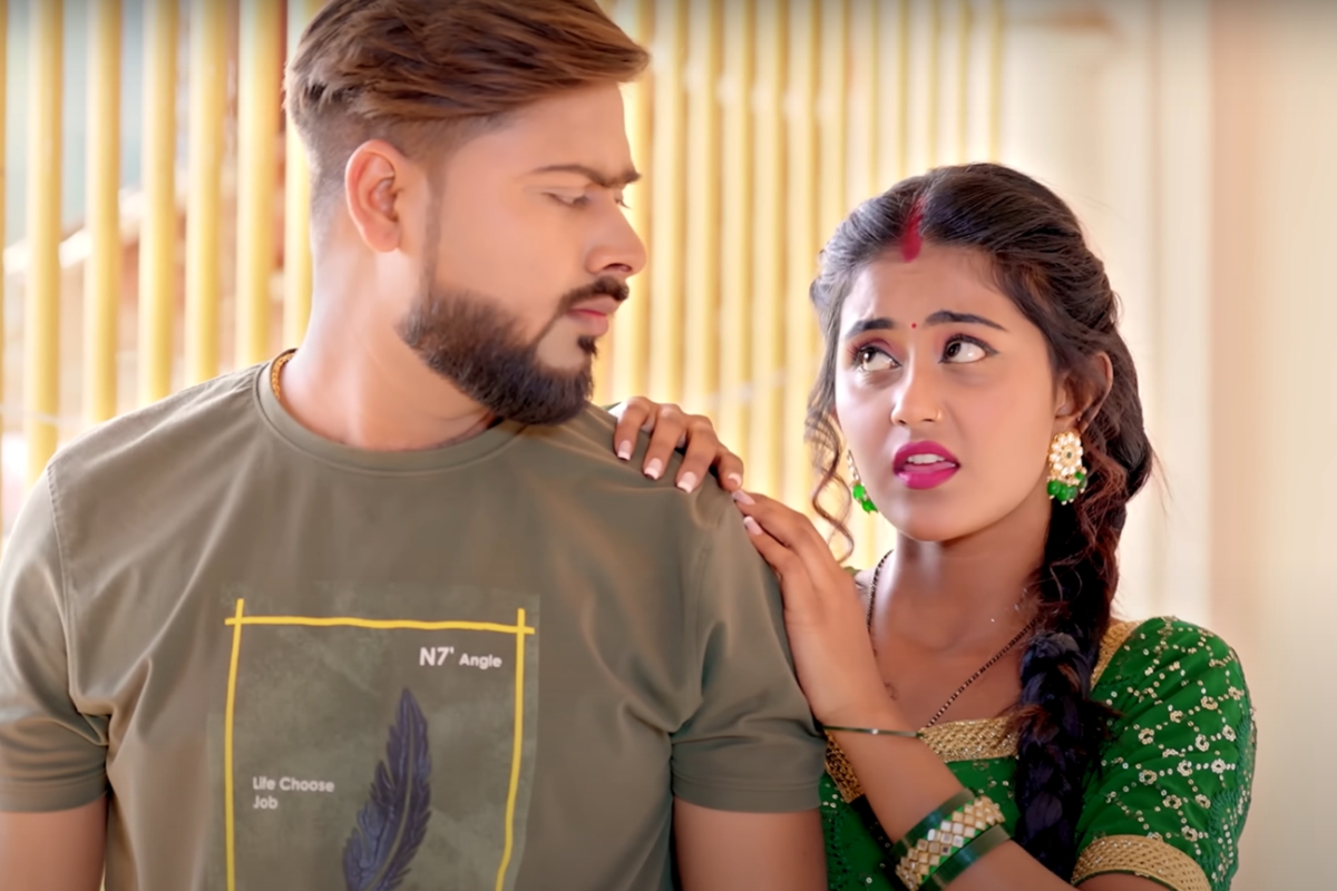 Bhojpuri Song: Diya Mukherjee और Karishma Kakkar की जोड़ी में बसा सच्चा इश्क़ 'प्यार करिला'