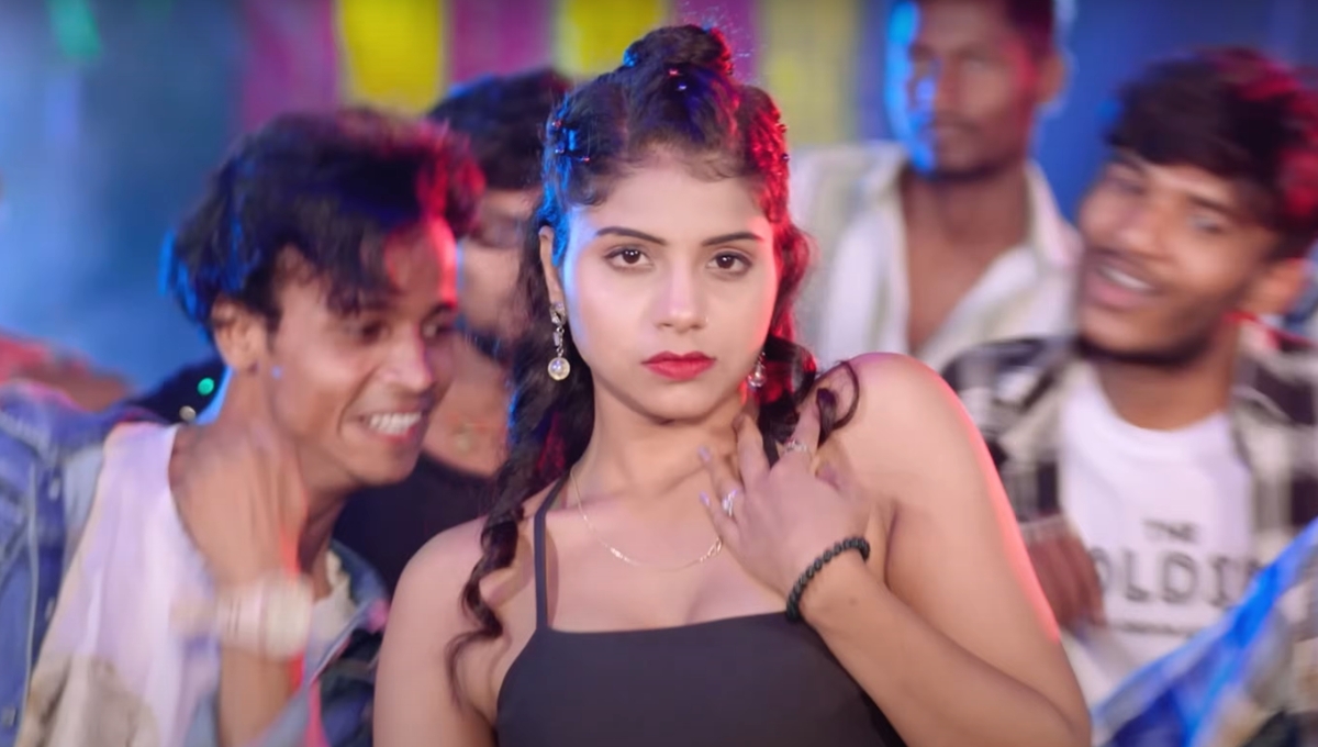 Bhojpuri Song: गोराये लगलु Pramod Premi Yadav और Komal Dubey की जोड़ी ने रच दिया जादू