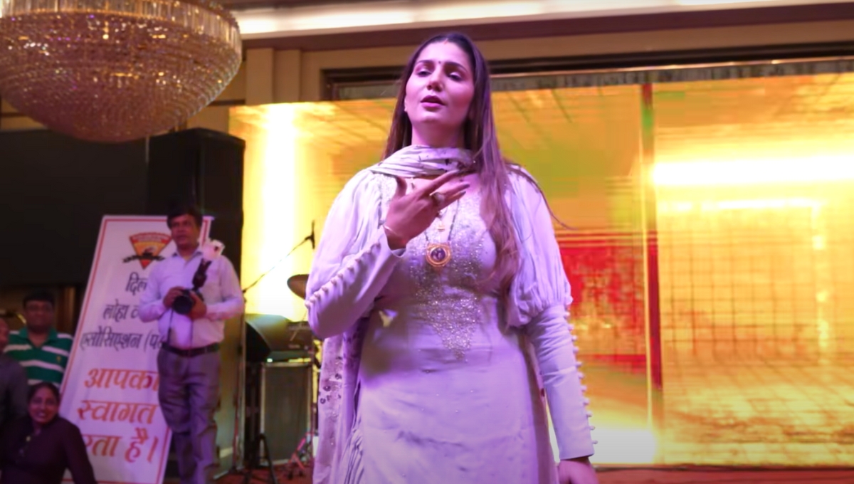 Haryanvi Song: Sapna Choudhary का धमाकेदार डांस वीडियो 'पानी छलके' फिर मचा रहा है तहलका