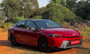 Toyota Camry Sprint Edition: 2025 की सबसे स्टाइलिश हाइब्रिड सेडान, देखें सभी खूबियां