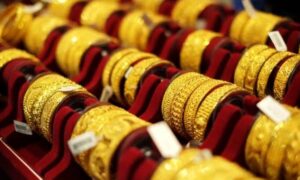 Gold Price Today: सोने के दाम में हल्की गिरावट, क्या यह खरीदने का सही मौका है? पढ़ें पूरी रिपोर्ट