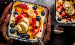 Fruit Custard Recipe: क्रीमी और स्वाद से भरपूर, बच्चों का पसंदीदा हेल्दी मिष्ठान