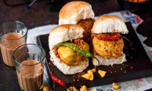 Vada Pav Recipe: घर पर बनाएं मुंबई स्टाइल वड़ा पाव चटपटा स्ट्रीट फूड