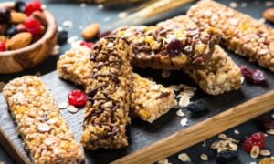 Muesli Bar Recipe: बच्चों और जिम लवर्स के लिए फाइबर और प्रोटीन से भरपूर हेल्दी स्नैक