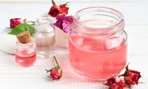 Homemade Rose Water: बिना केमिकल के गुलाब जल घर पर बनाने का आसान और प्राकृतिक तरीका