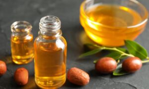 Argan Oil For Skin: चमकदार और स्वस्थ त्वचा का आसान घरेलू उपाय