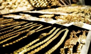 Gold Price Today: आज सोने के दाम में हुई बढ़ोतरी ने निवेशकों का ध्यान खींचा, जानें ताज़ा रेट