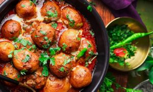 Aloo Dum Recipe: झटपट बनने वाली मसालेदार, स्वाद और खुशबू से भरपूर आलू दम रेसिपी