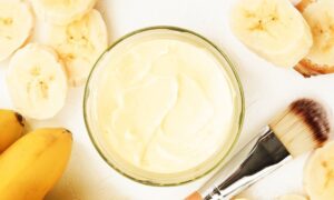 Banana Face Mask: रूखी, ऑयली और पिंपल स्किन के लिए नैचुरल स्किन केयर