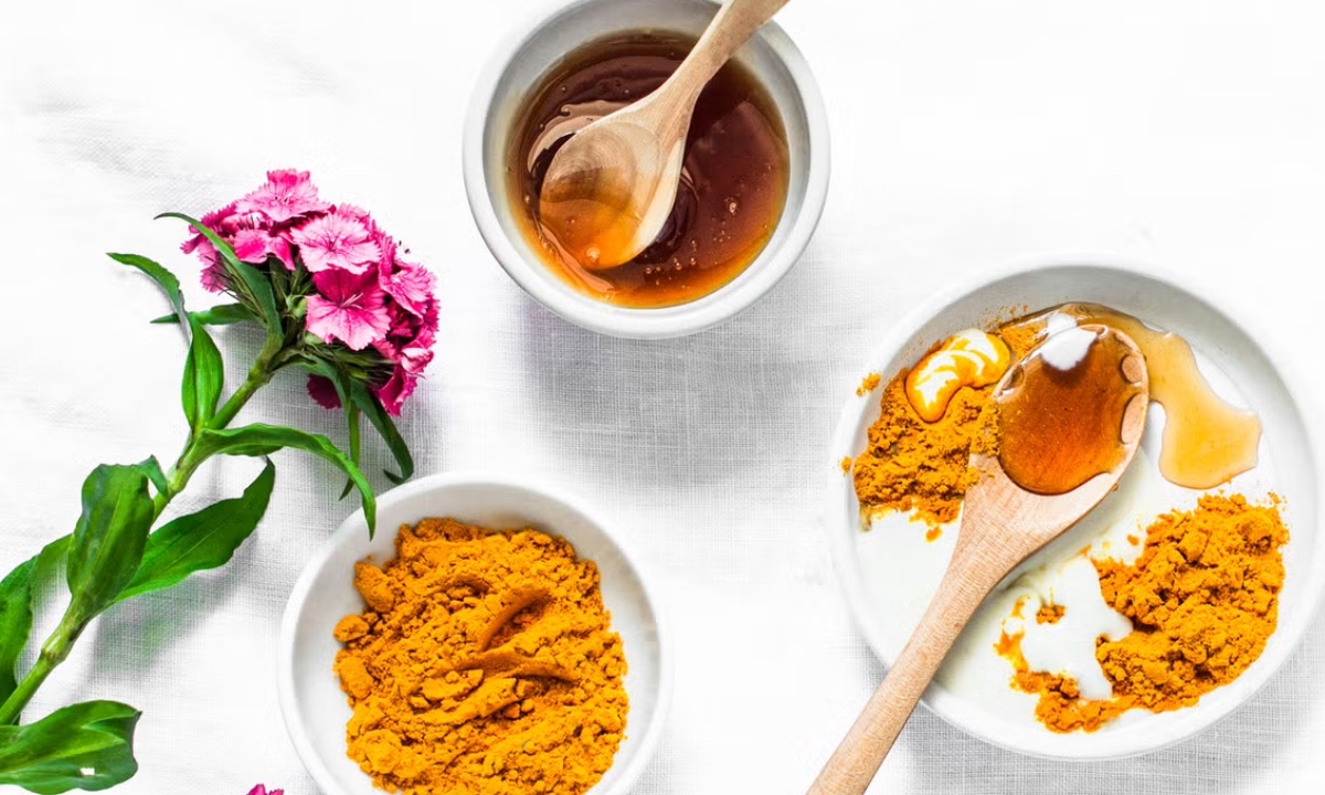 DIY Turmeric Face Pack