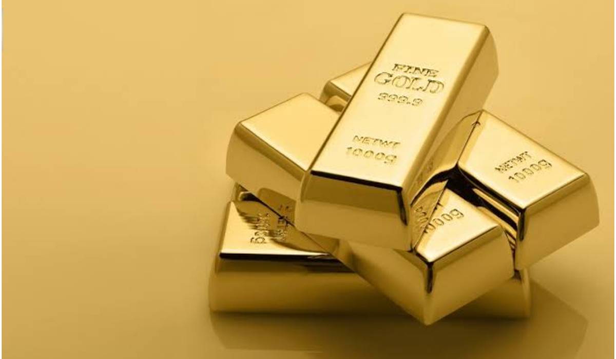 Gold prices move lower